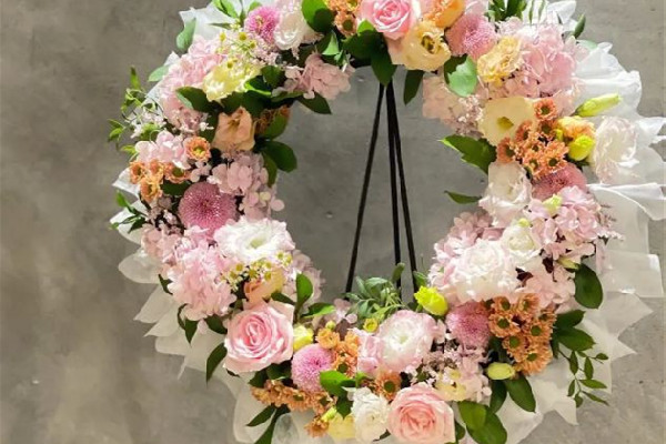 花圈落款寫顛倒店家被索賠2萬 花圈挽聯怎樣寫