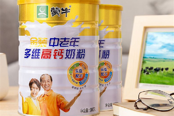 老年奶粉和純牛奶哪個營養好 老年奶粉和蛋白粉可以一起沖嗎