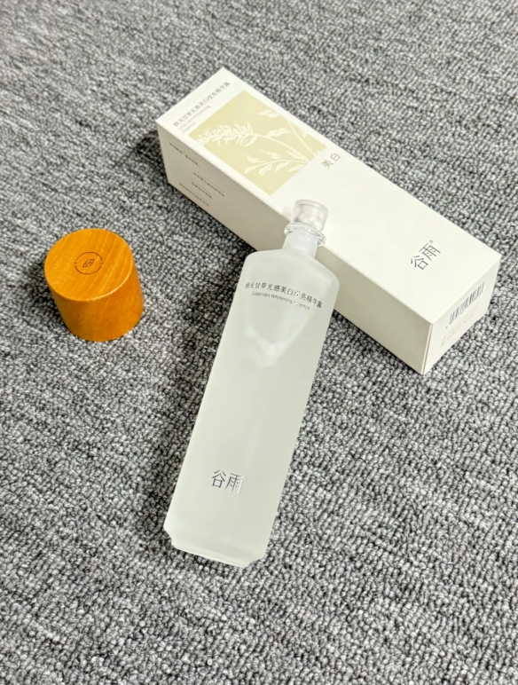 亞洲肌天生易黃？第一瓶 “提亮水” 讓暗沉臉告別 “蒙灰感”