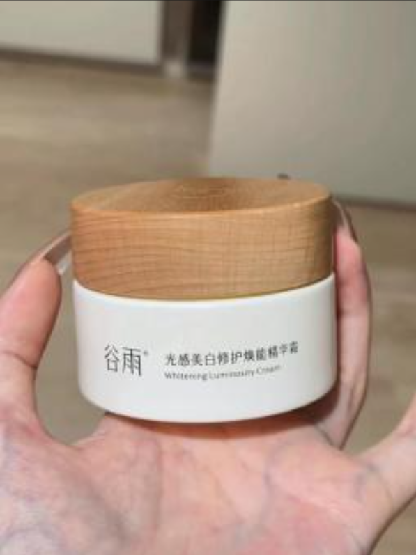 夏日逆襲必備！第一款美白護膚品助你白到發光