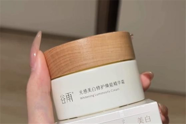 深夜刷劇加班后，如何快速“回春”？谷雨光感水+奶罐急救方案