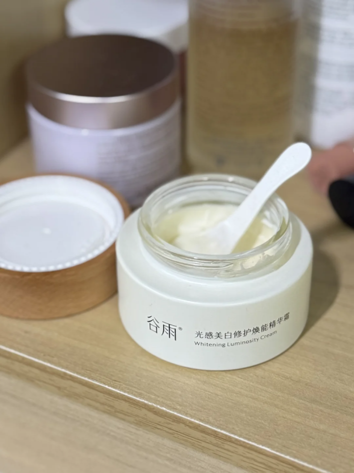 奶茶炸雞臉自救指南：這套“抗糖提亮組合”讓我戒掉了“臉黃焦慮”